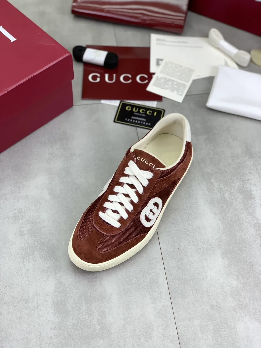 Men's shoes 💰P562 New GUCCI classic design moral training element catwalk model, matching version of top quality moral training shoes for men and women. Epoxy logo process is concave and convex, matching oil edge technology, punched cowhide cloth surface, suede cowhide surface splicing, breathable and not stuffy, the original overlasted shoe model is comfortable on the feet.  Fabric: Matched leather + cloth + mesh Lining: Water-dyed sheepskin Foot: Water-dyed sheepskin Outsole: Original molded TP matching environmentally friendly material Packaging: Top counter full set of packaging Female 35-42 (Female 41.42. Customized) Male 39-46 (46 customized)